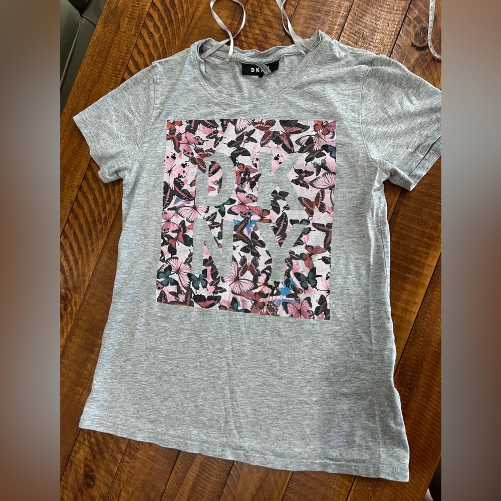 DKNY Gray and Pink Short Sleeve Tee with Abstract Design